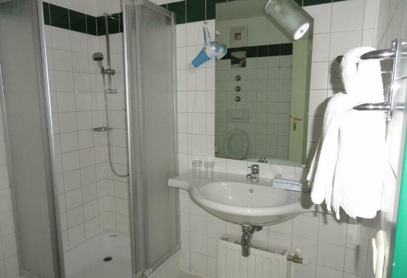 غرفة قياسية ثلاثية, Ennstalerhof