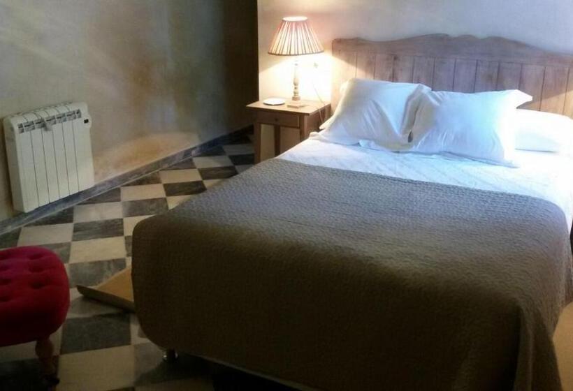 اتاق استاندارد سه نفره, La Carreña