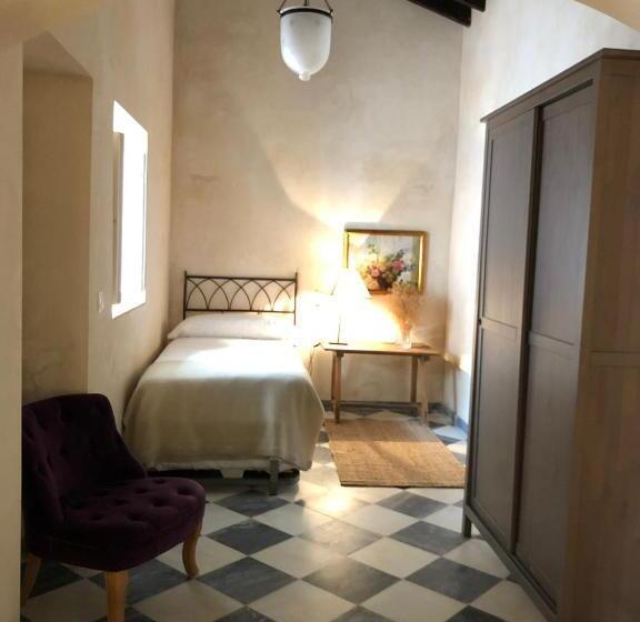 اتاق استاندارد سه نفره, La Carreña