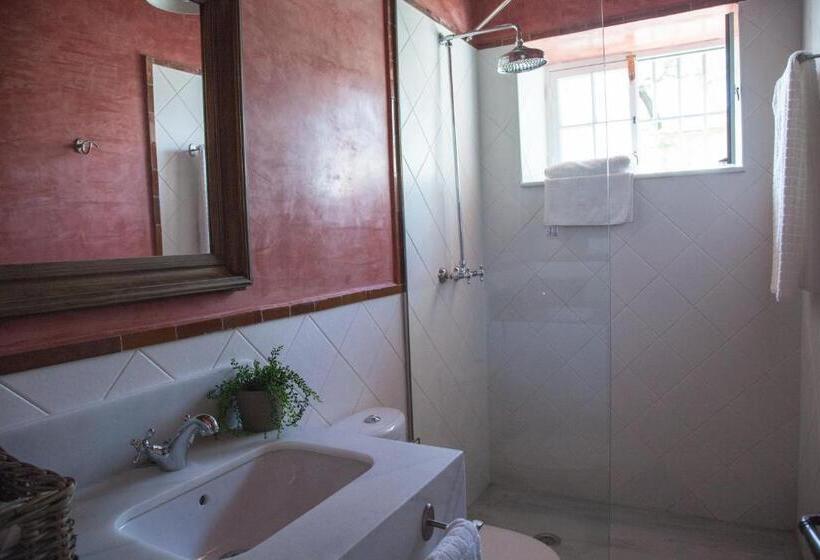 اتاق استاندارد سه نفره, La Carreña