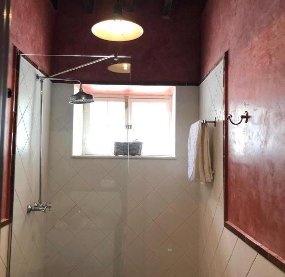 اتاق استاندارد سه نفره, La Carreña