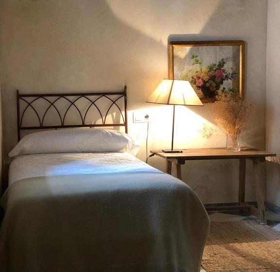 اتاق استاندارد سه نفره, La Carreña