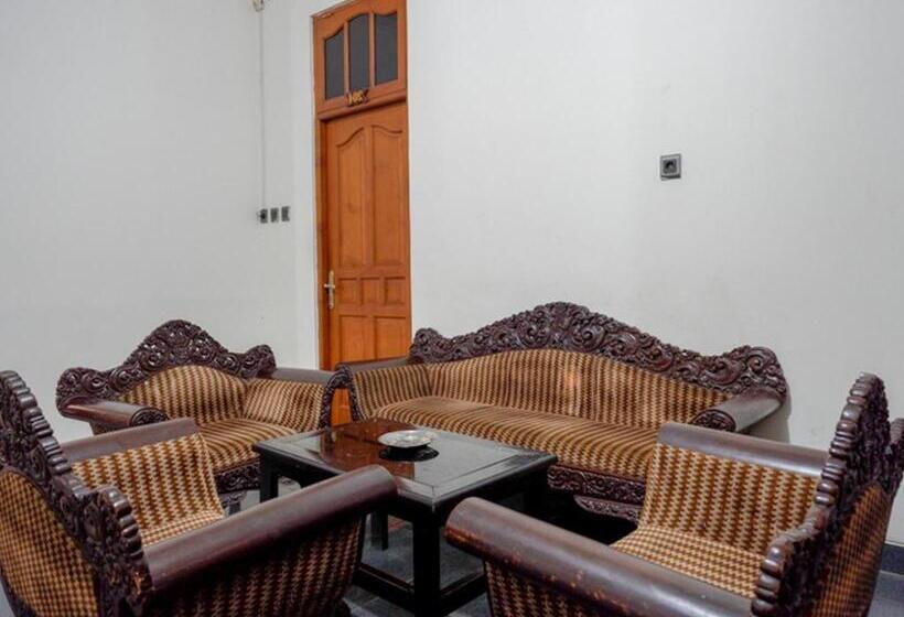 Семейный Номер, Reddoorz Near Tugu Yogyakarta