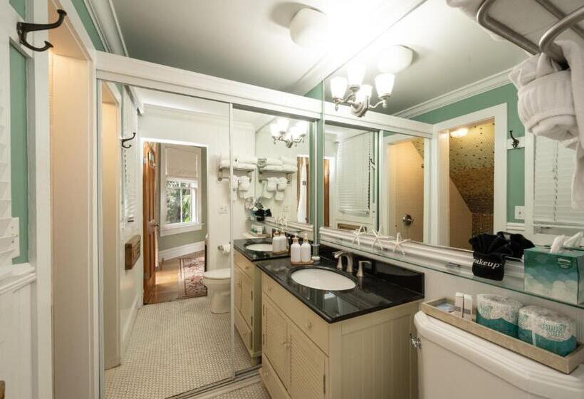 스탠다드 룸, The Mermaid & The Alligator