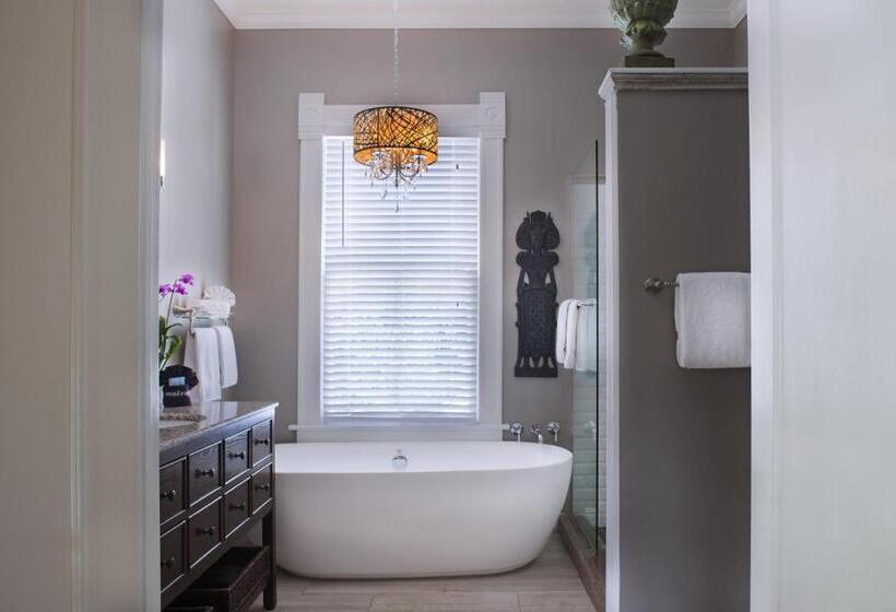 스탠다드 룸 퀸사이즈 침대, The Mermaid & The Alligator