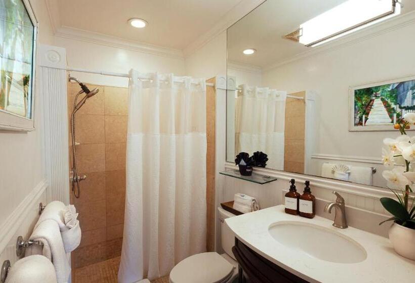 로얄 룸, The Mermaid & The Alligator