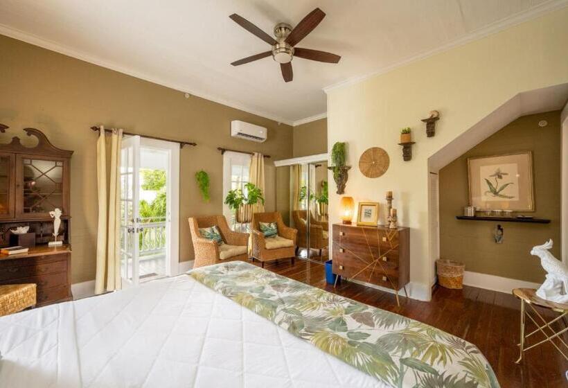 로얄 룸, The Mermaid & The Alligator