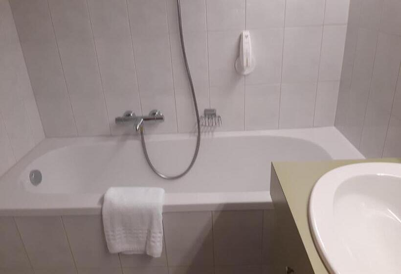 شقة غرفة واحدة, Hubertusklause