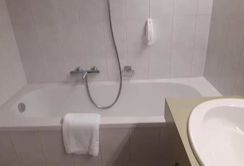 Huoneisto 1 Makuuhuone, Hubertusklause