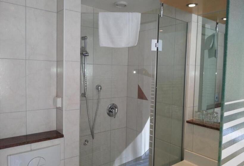 חדר לארבעה סטנדרטי עם מרפסת, Pension Rieder