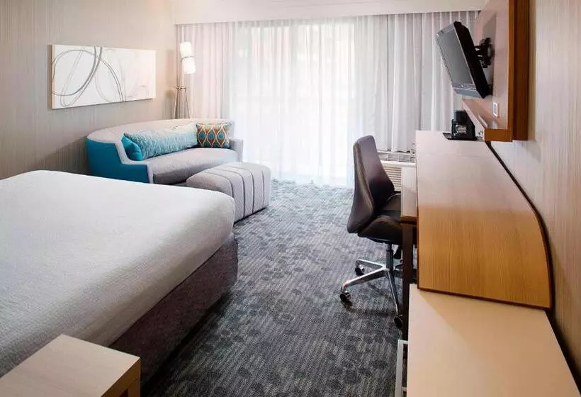 اتاق استاندارد با تخت بزرگ, Courtyard By Marriott Richmond Airport