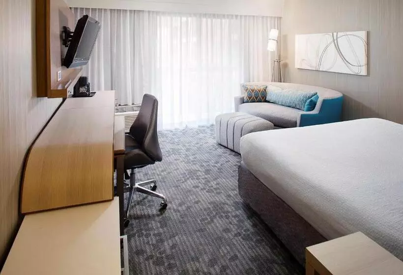 اتاق استاندارد با تخت بزرگ برای معلولان, Courtyard By Marriott Richmond Airport