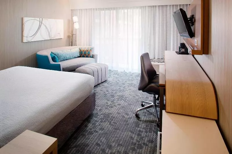 اتاق استاندارد با تخت بزرگ, Courtyard By Marriott Richmond Airport