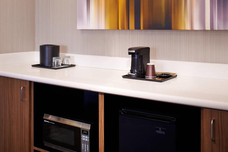 سوئیت با تخت بزرگ, Courtyard Toledo Rossford/perrysburg