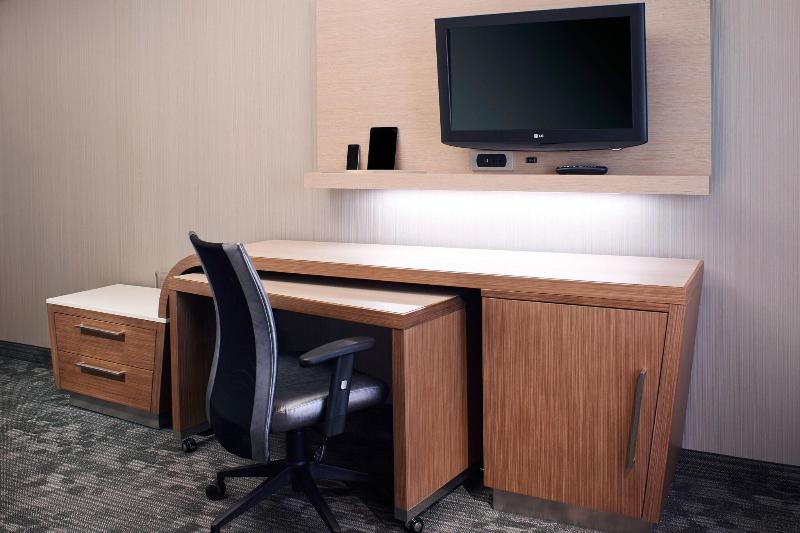 سوئیت با تخت بزرگ, Courtyard Toledo Rossford/perrysburg