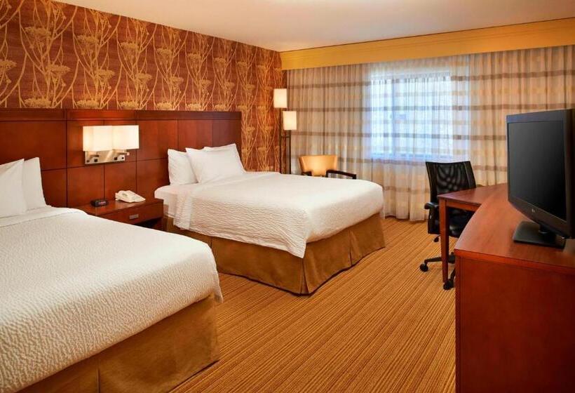 ２ダブルベッドのスタンダードルーム, Courtyard Detroit Utica