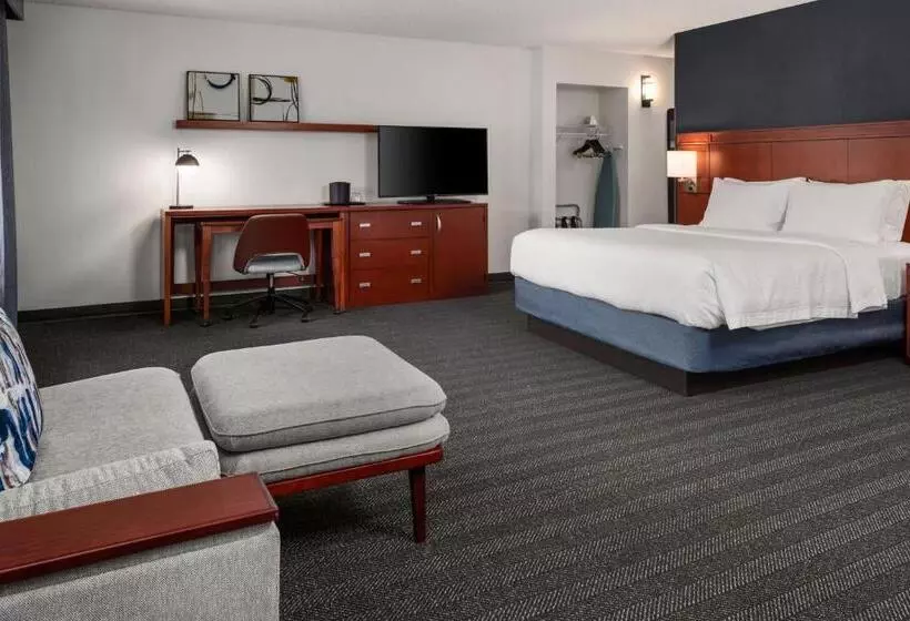 سوئیت با تخت بزرگ, Courtyard La Crosse Downtown/mississippi Riverfront