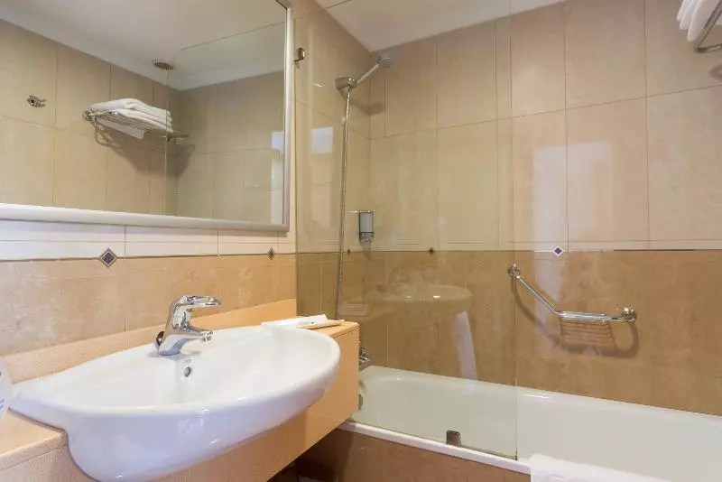 اتاق استاندارد با تخت بزرگ, Courtyard By Marriott Springfield