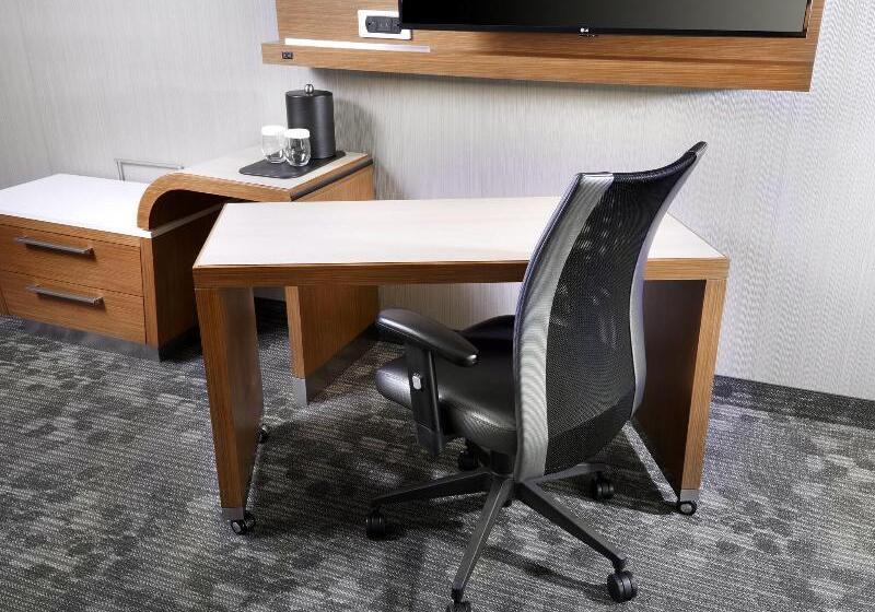 带大床的标准间, Courtyard By Marriott State College