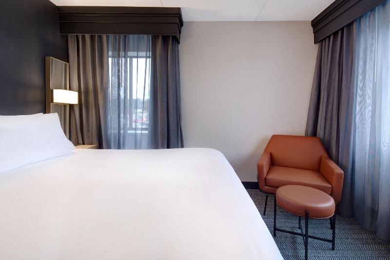 Стандартный Номер Кровать Кинг, Courtyard By Marriott State College