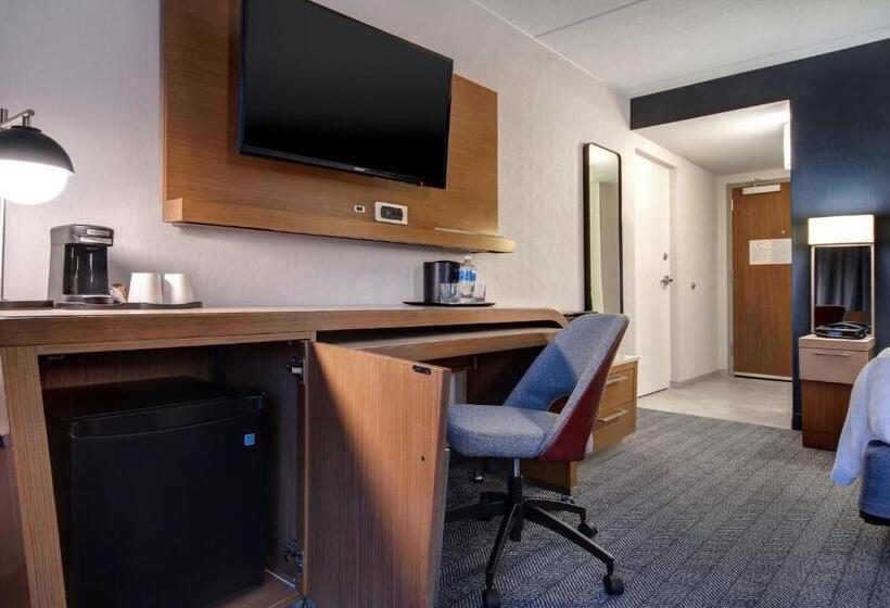 带大床的标准间, Courtyard By Marriott State College