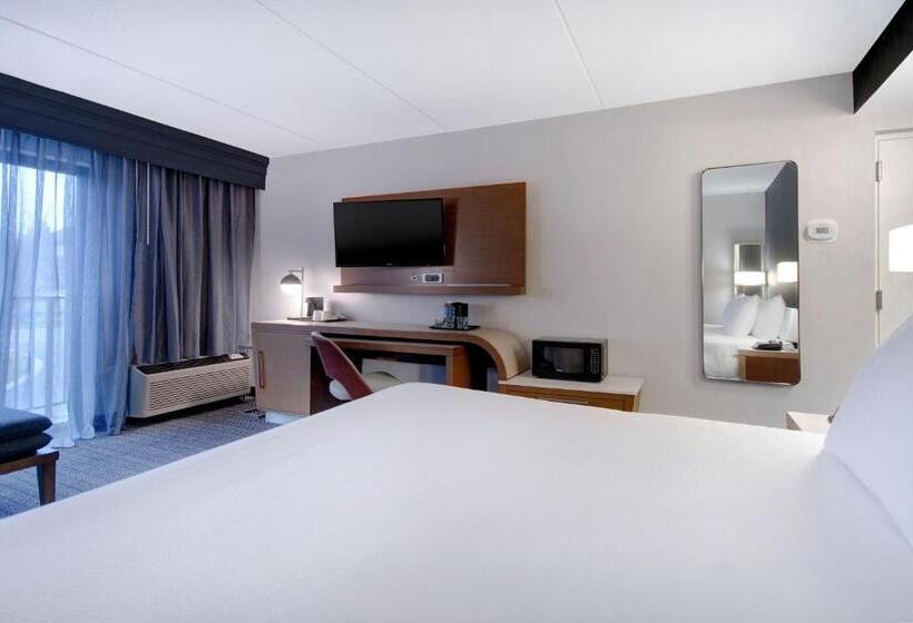 带大床的标准间, Courtyard By Marriott State College