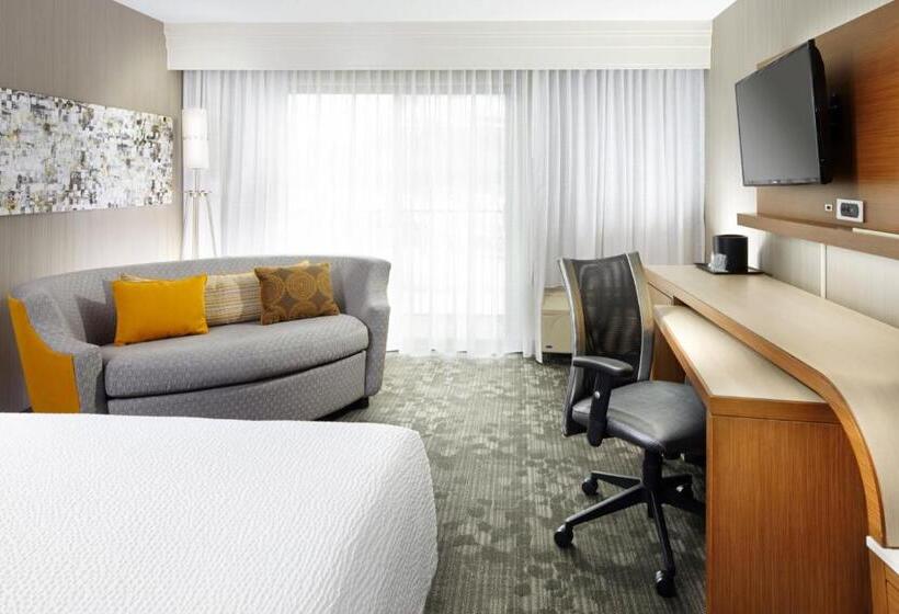 带大床的标准间, Courtyard By Marriott State College