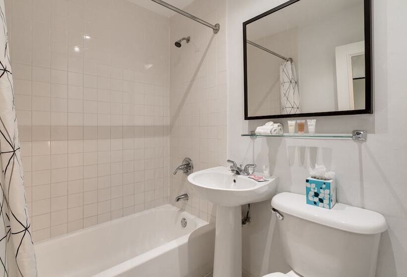 Номер Стандарт 2 Двуспальные Кровати, Crest Hotel Suites