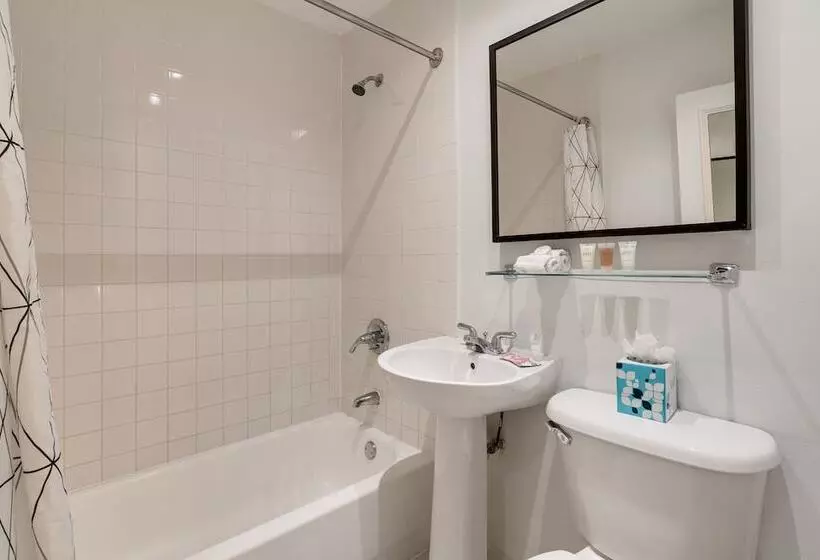 اتاق استاندارد با 2 تخت دوبل, Crest Hotel Suites