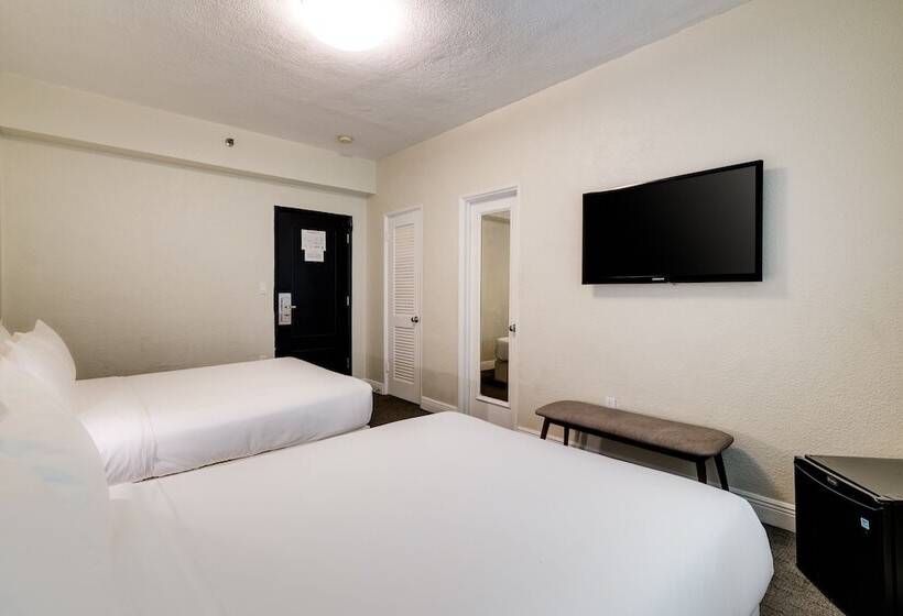 Номер Стандарт 2 Двуспальные Кровати, Crest Hotel Suites