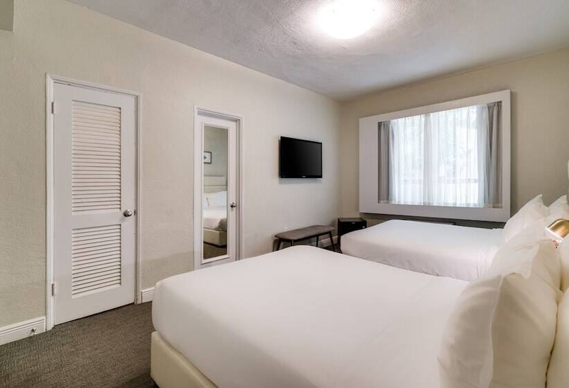 Номер Стандарт 2 Двуспальные Кровати, Crest Hotel Suites