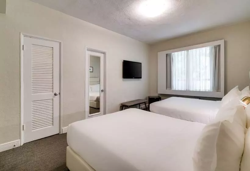 اتاق استاندارد با 2 تخت دوبل, Crest Hotel Suites