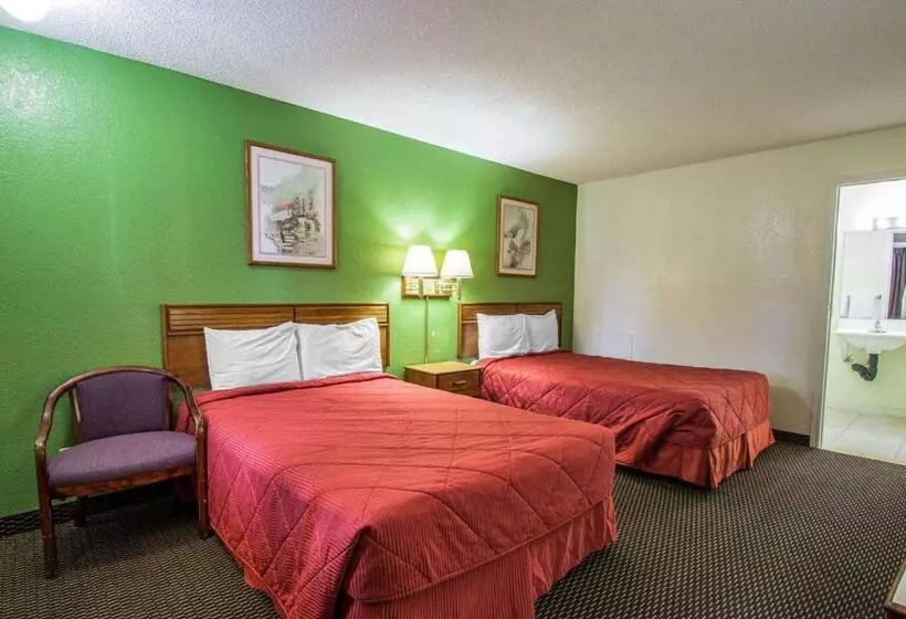 ２ダブルベッドのスタンダードルーム, Rodeway Inn Fort Pierce I95