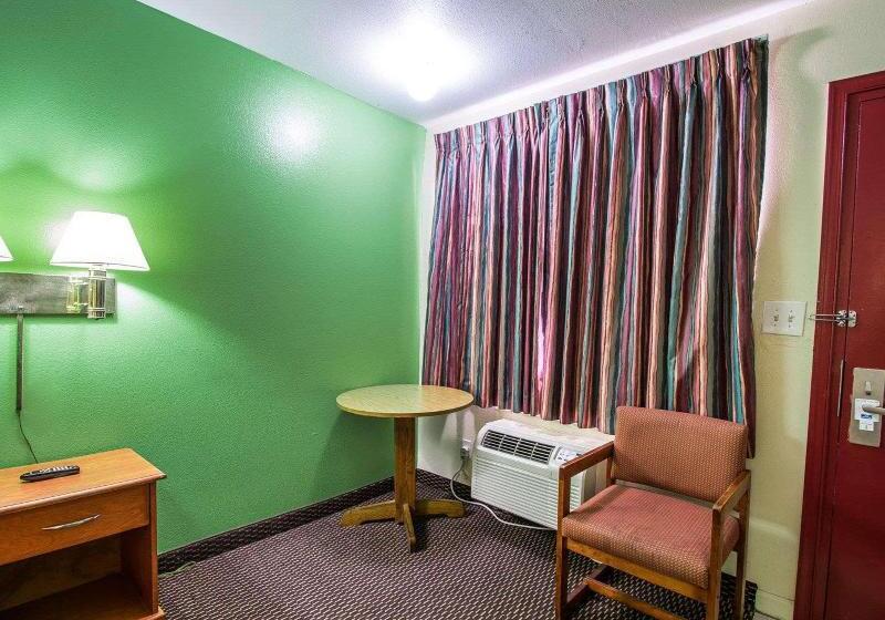 غرفة قياسية لذوى الاحتياجات الخاصة, Rodeway Inn Fort Pierce I95