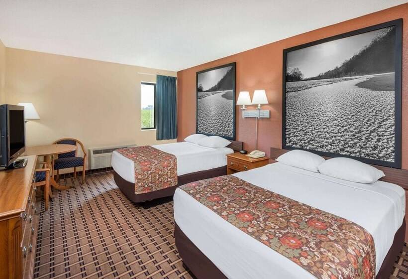 Номер Стандарт 2 Двуспальные Кровати, Super 8 By Wyndham Charleston Sikeston East Mo