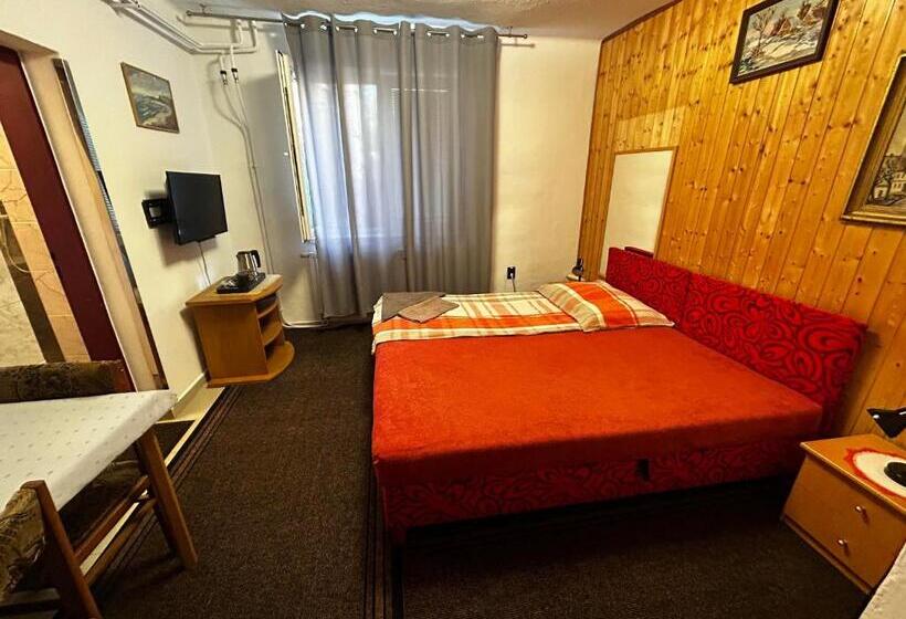 Quarto Estandar, Penzión Rozália