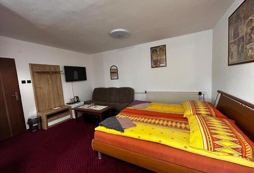Quarto Triplo Deluxe, Penzión Rozália