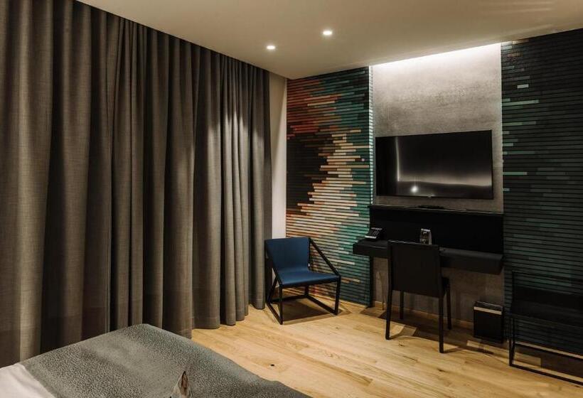 اتاق سوپریور, A Plus