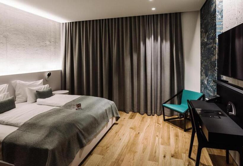 اتاق لوکس, A Plus