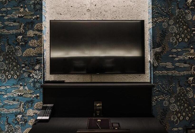 اتاق لوکس, A Plus