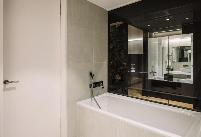 سوییت لوکس, A Plus