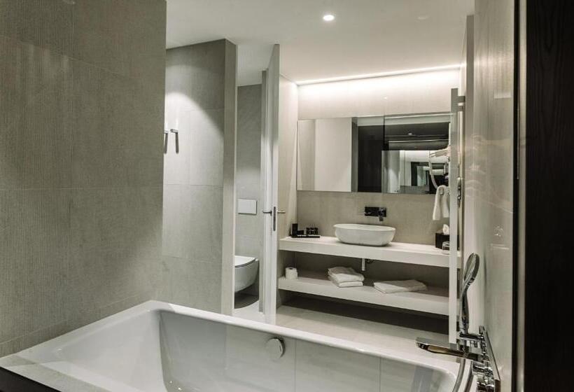 سوییت لوکس, A Plus