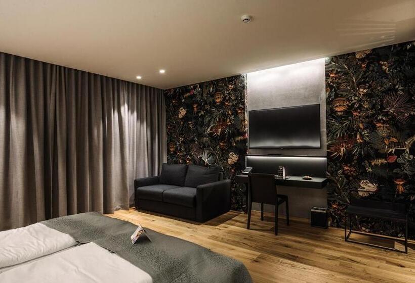 سوییت جونیور, A Plus