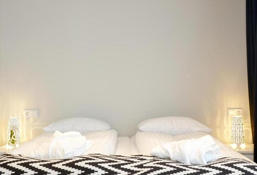 اتاق استاندارد چهار تخته, Heiðmork