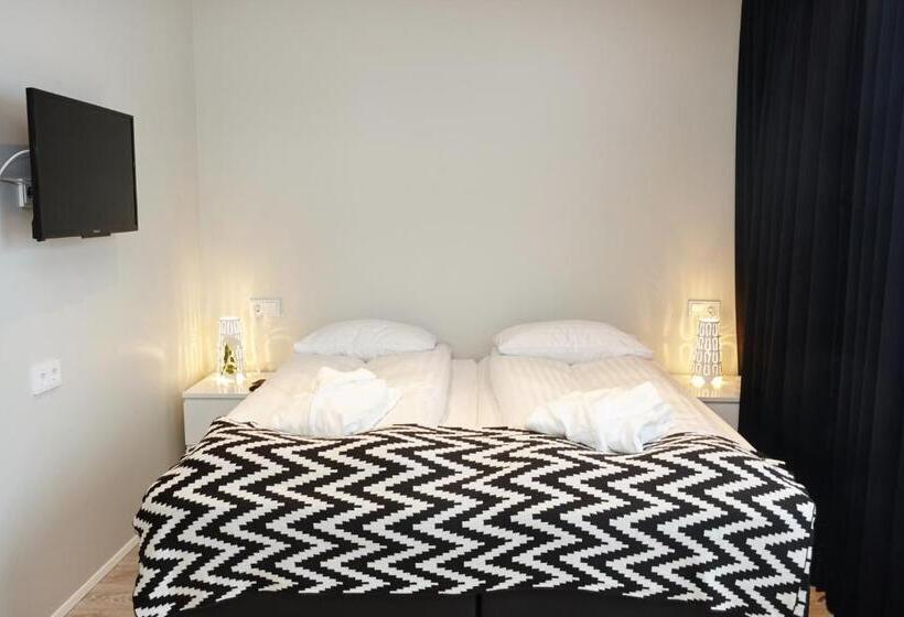 اتاق استاندارد چهار تخته, Heiðmork