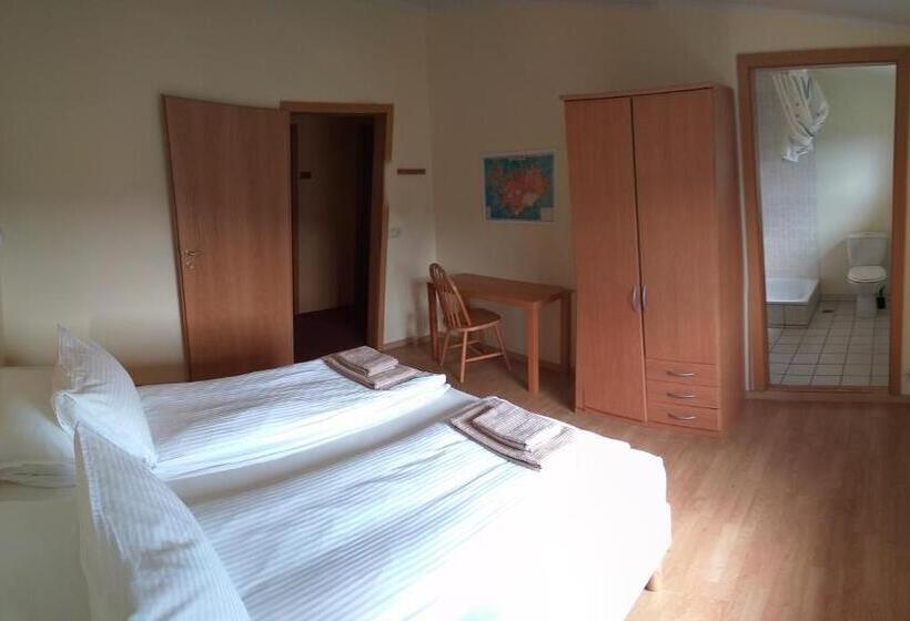 스탠다드 트리플 룸, Hótel Laugarhóll With Natural Hot Spring