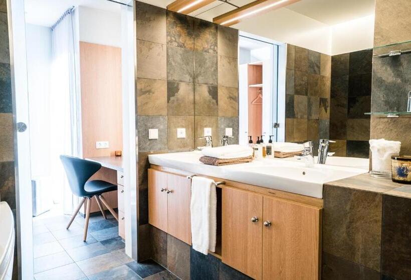 سوییت لوکس, Husafell