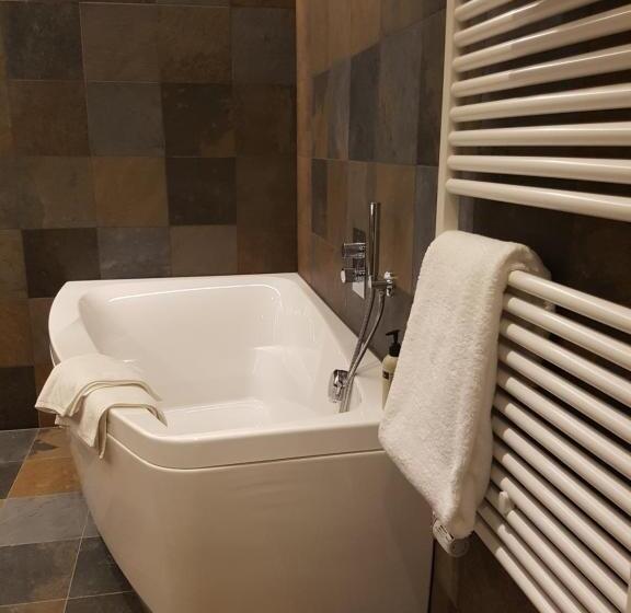 اتاق سوپریور, Husafell