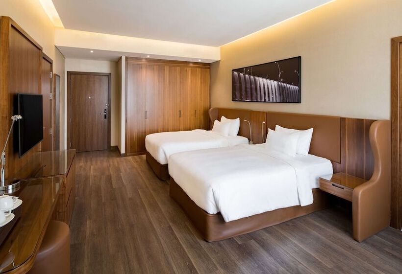 Номер Стандарт, Radisson Blu Hotel, Dubai Canal View