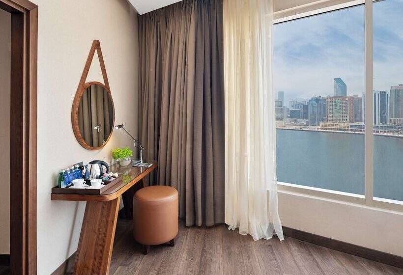 Номер Superior, Radisson Blu Hotel, Dubai Canal View
